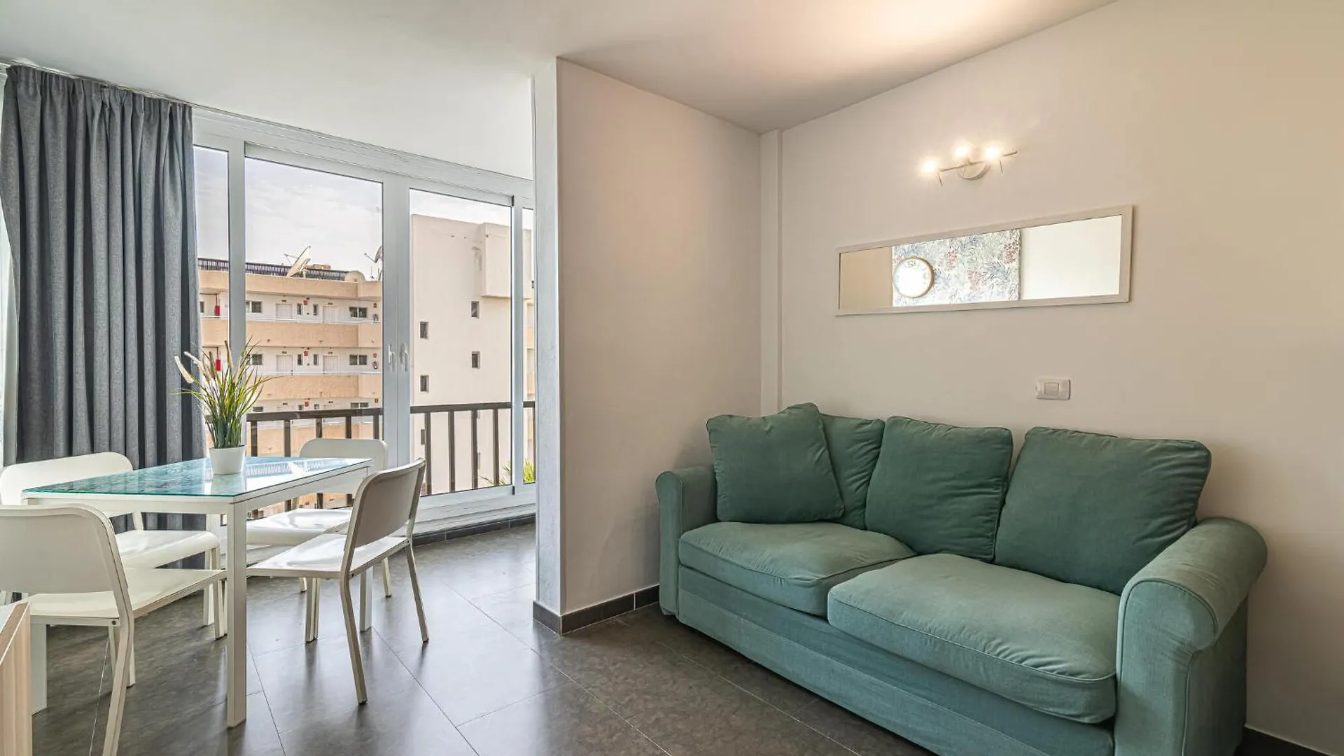 New Apartament Las Americas 아로나 아파트